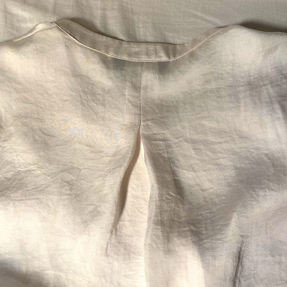 DKNY beautiful fresh blouse. Off white. A classic piece specially to travel with - Picture 6 of 9